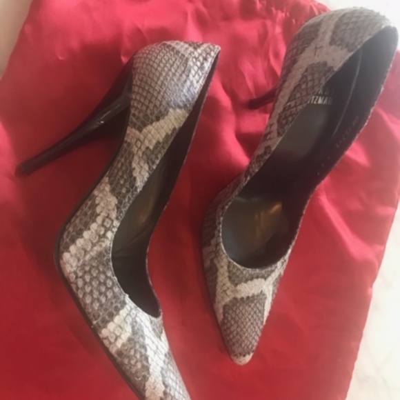 Stuart Weitzman - Picture 2 of 16